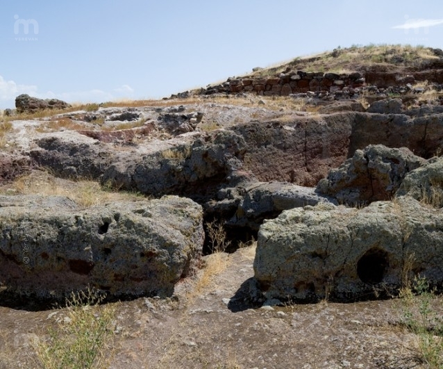 Остатки древнего металлургического комплекса (III тыс. до н. э.). Мецамор, Армения