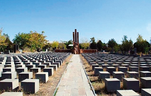Թոխմախի գերեզմա- նոցը կարելի է համարել երևանյան Պեռ-լա-շեզը