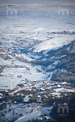 Вид на Цахкадзор с горы Али-бек