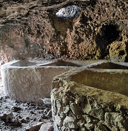 В этой пещере в древности хндзорескцы варили сыр