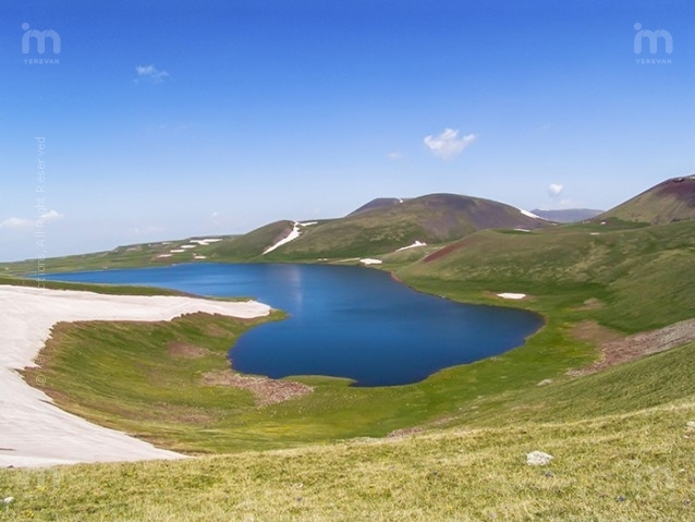 Lake Akn Central summit of the Geghama mountain range, altitude of 3030m