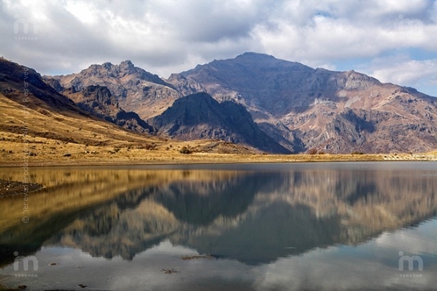 Lake Hors South of the Karakatar mountains, altitude of 2100m